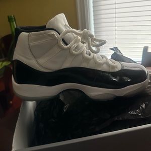 VNDS 2018 pair of Jordan 11 Concords men’s size 9.5